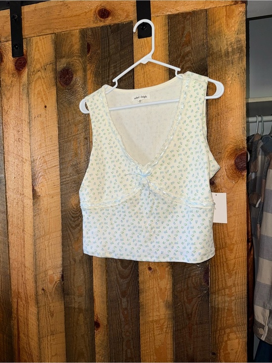 rebel & leigh Tops - Soft Cream Floral Lace-Trim Sleeveless Crop Top